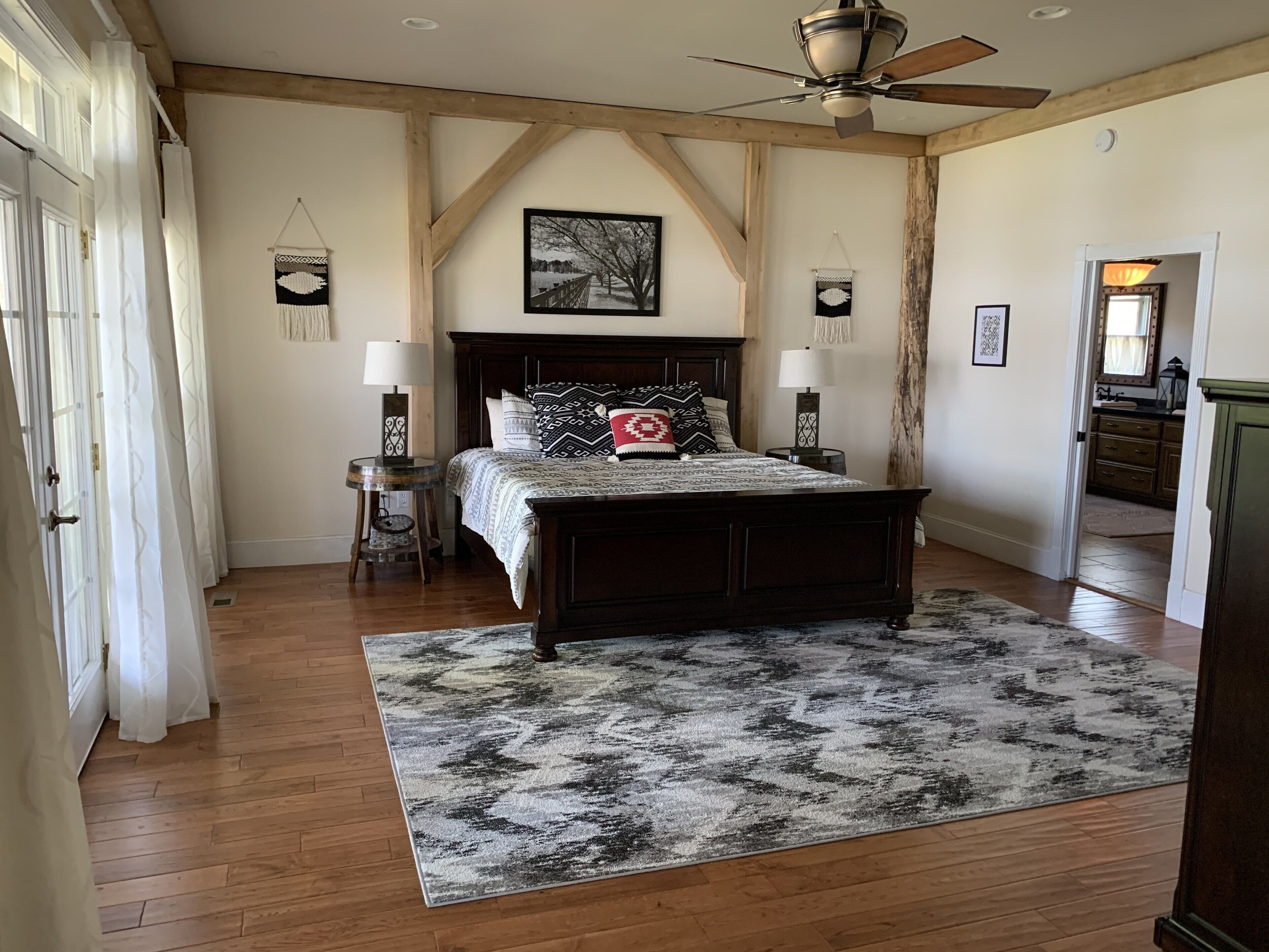 Eagle Lodge - Vacation Home on Lake Guntersville