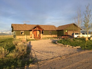 Exterior - Fantastic Grand Teton Views,  Location, Tranquility and Beauty (Tetonia)