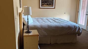 Iron/ironing board, free WiFi, bed sheets