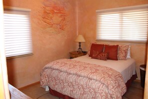 3 Schlafzimmer, Schreibtisch, Bügeleisen/Bügelbrett, Reisekinderbett