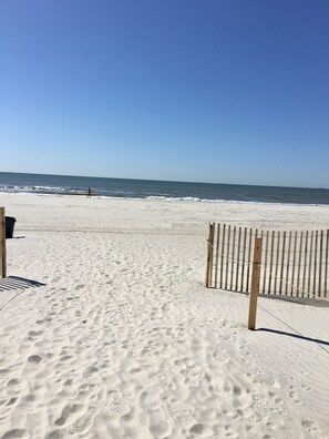 Aan het strand, ligstoelen aan het strand