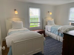 5 bedrooms, iron/ironing board, free WiFi, bed sheets - Family Friendly Island Getaway (Nantucket)