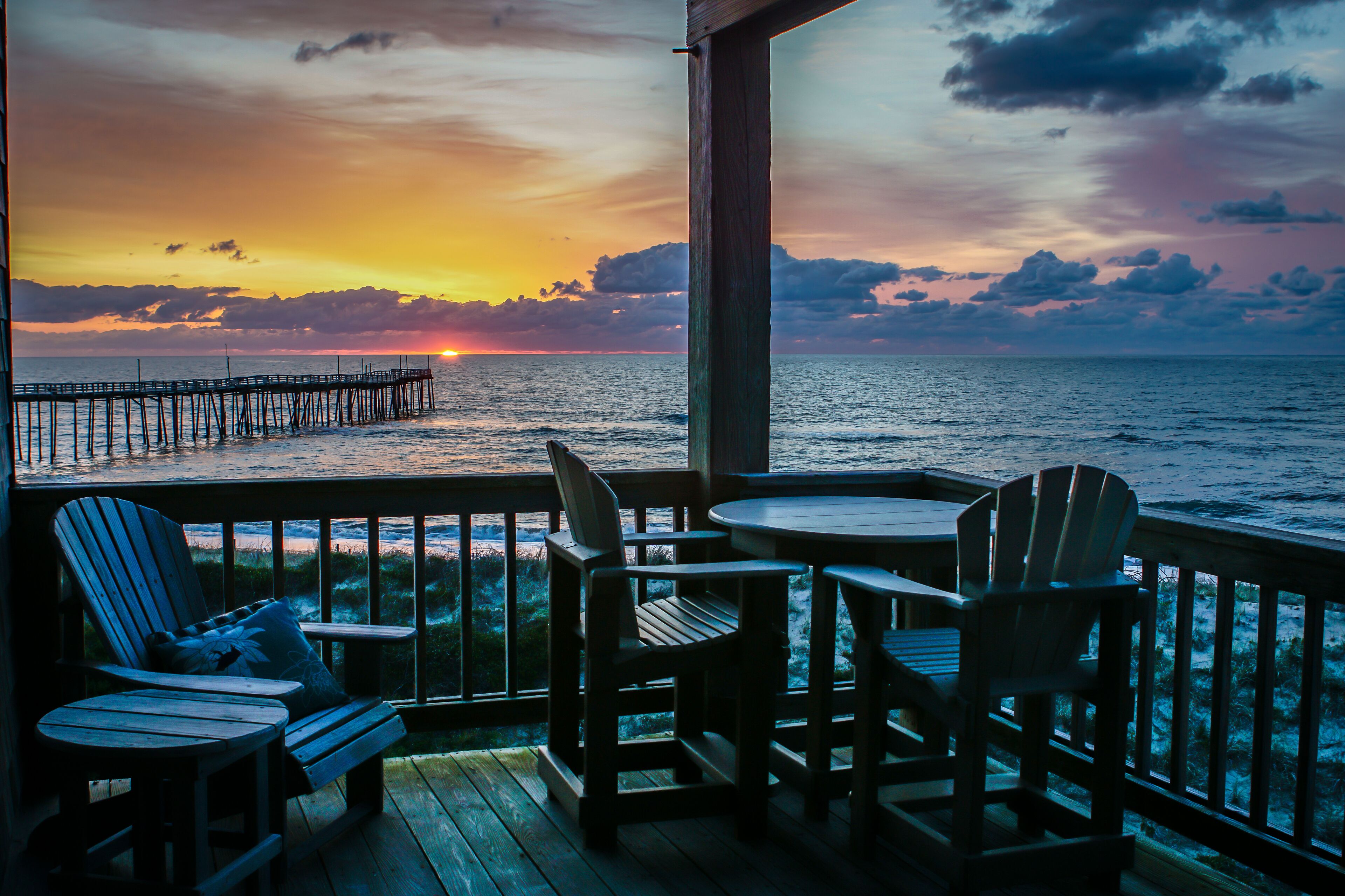 BEACH BABY HATTERAS--OCEAN FRONT CONDO WITH COMMANDING PANORAMIC VIEWS