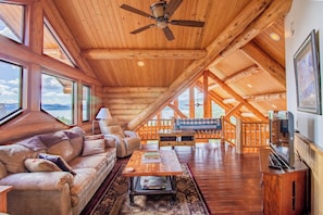 TV, fireplace, DVD player, books - Mountain Getaway w/additional Bunkhouse Apartment! (Anaconda)