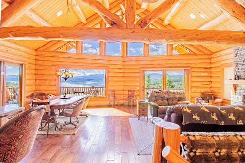 Mountain Getaway w/additional Bunkhouse Apartment!