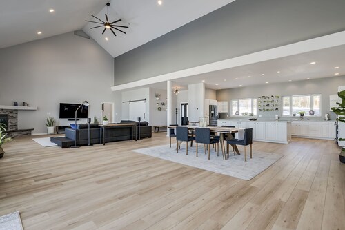 Exclusive Modern Style Lake Front Property