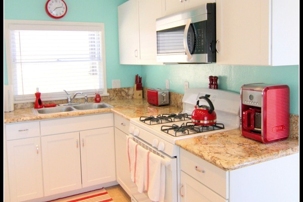 Geladeira, micro-ondas, fogão, cooktop