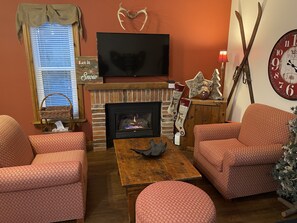 Televisie en een open haard