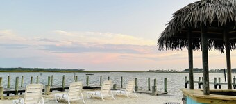 2BR Waterfront Cottage with the Most Spectacular View of  lighthouse!