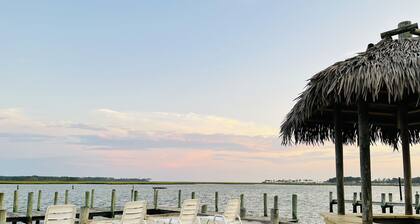 2BR Waterfront Cottage with the Most Spectacular View of lighthouse!