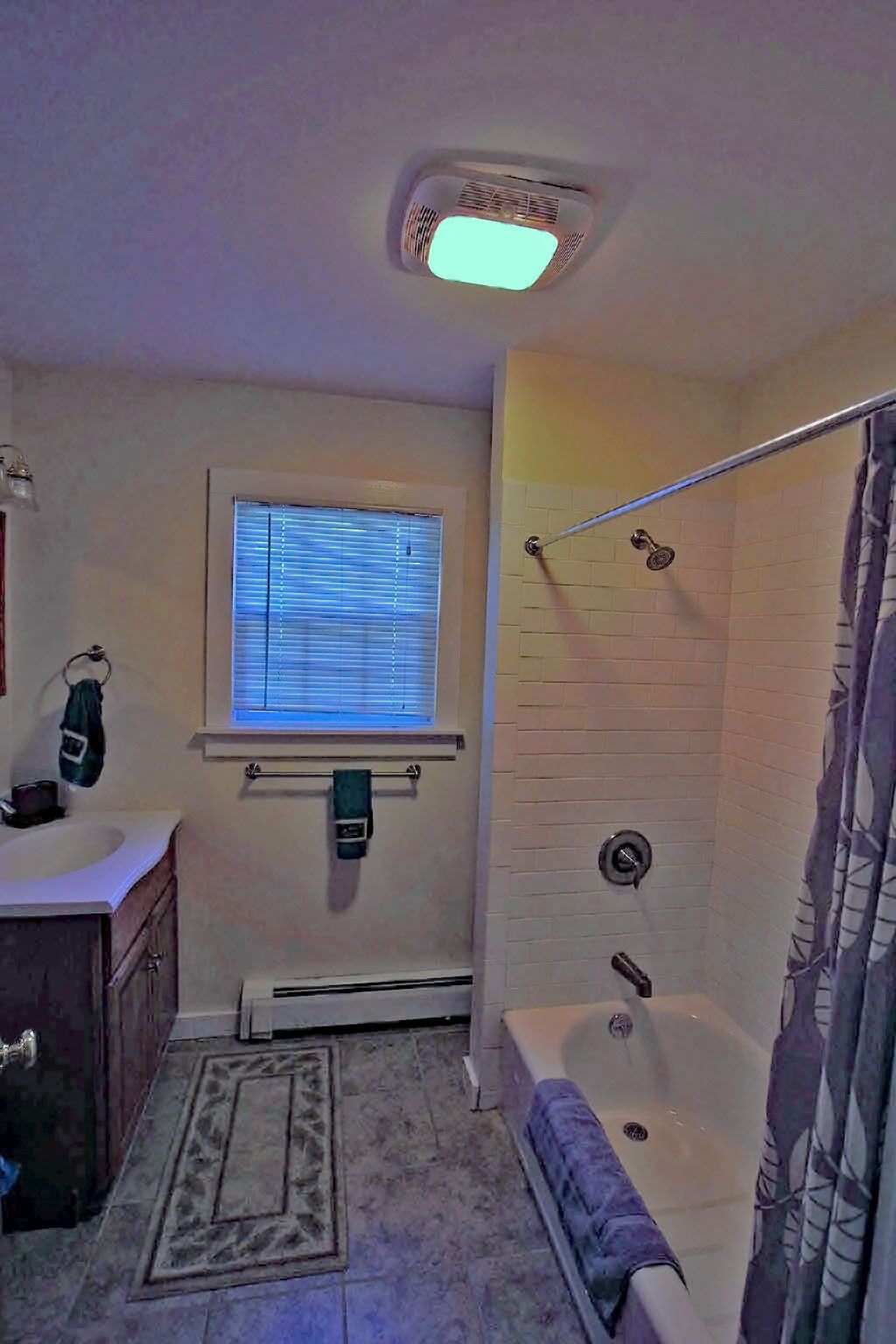 Renovated Family Home, Center Of Town, 4 Bedroom, Cable/Wifi, Yard, Fire Pit