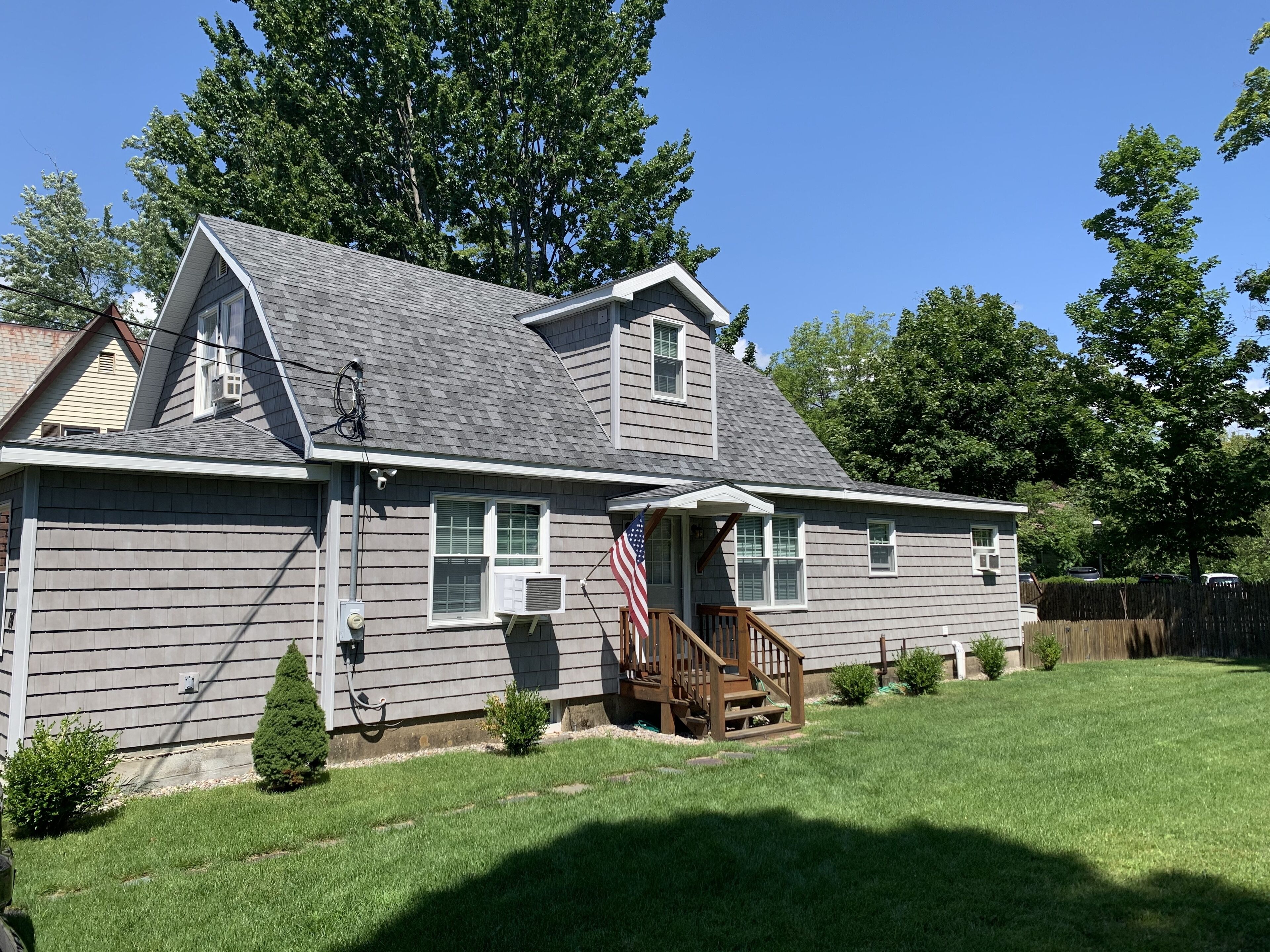 Renovated Family Home, Center Of Town, 4 Bedroom, Cable/Wifi, Yard, Fire Pit