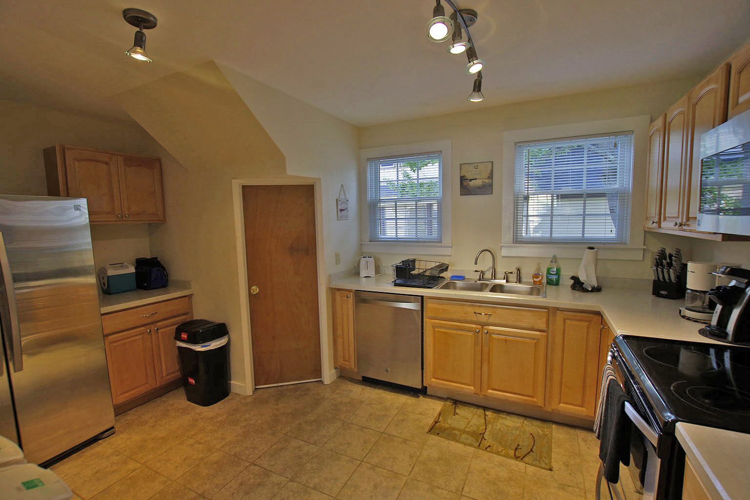 Renovated Family Home, Center Of Town, 4 Bedroom, Cable/Wifi, Yard, Fire Pit