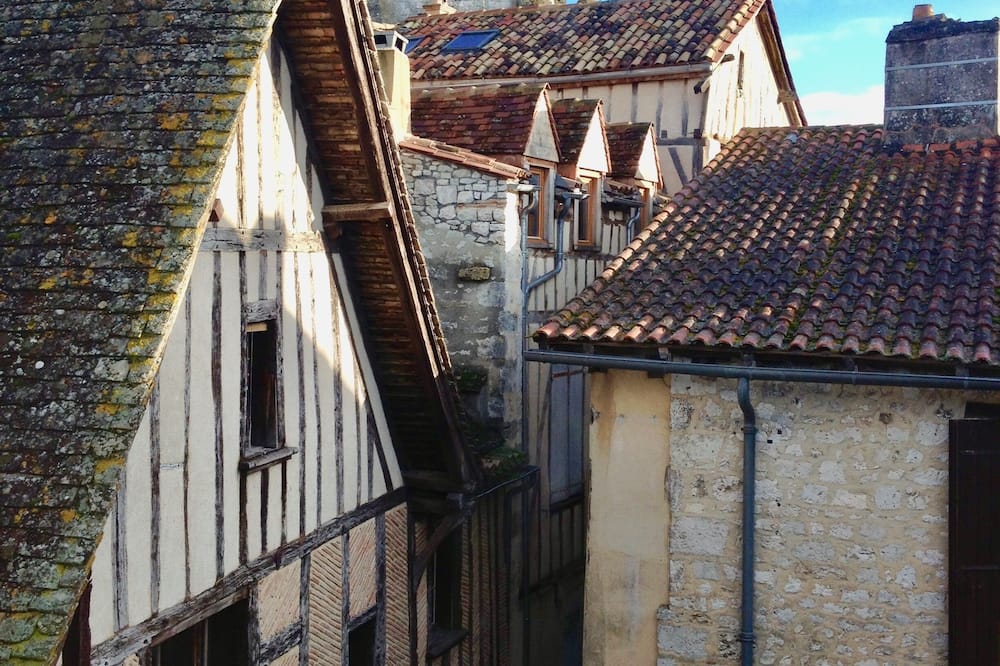 Dream Medieval Stone Villa in Popular Market Village, ideal for Couples & Family
