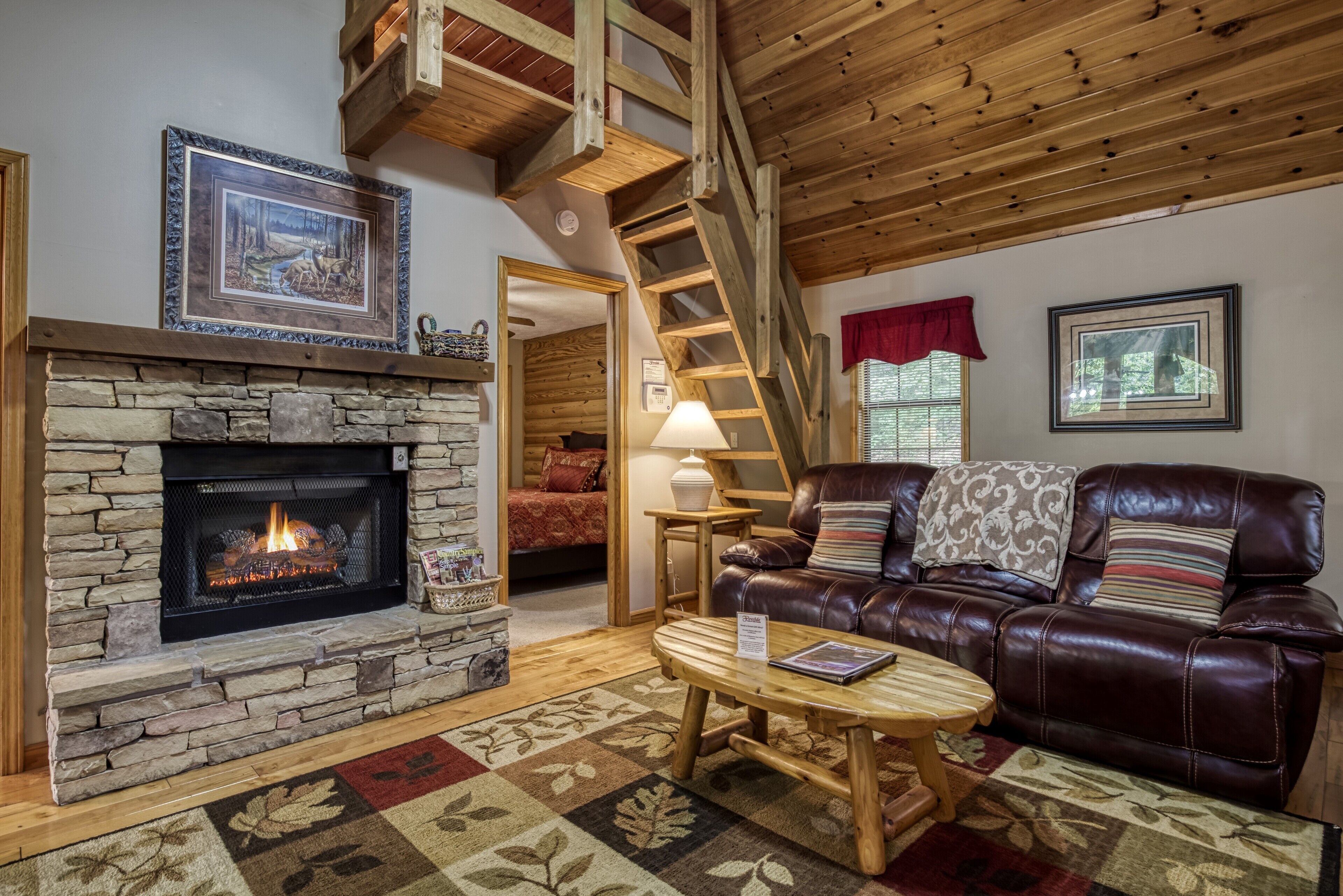 Lake Front with Lake view, King size Bed Great Place to relax and go fishing