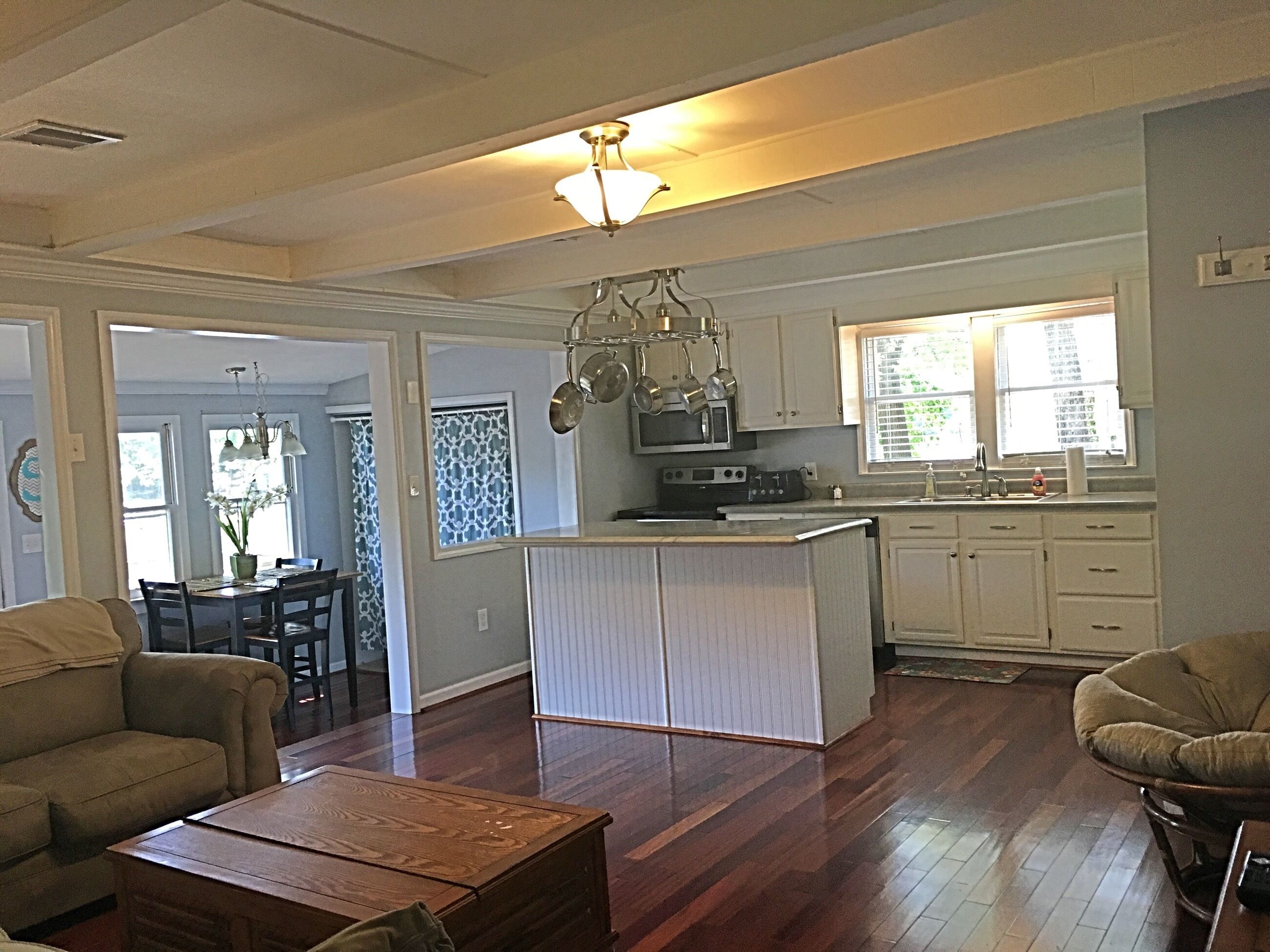 Adorable Cabin on High Rock Lake, Book your summer vacation now!