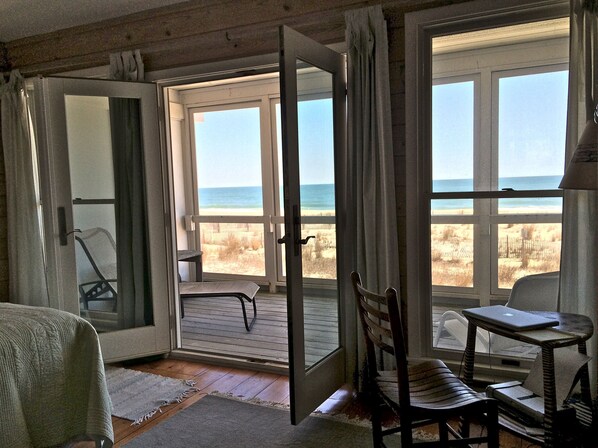 2 bedrooms, iron/ironing board, WiFi