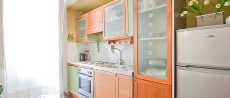 冷蔵庫、オーブン、食器洗い機、トースター