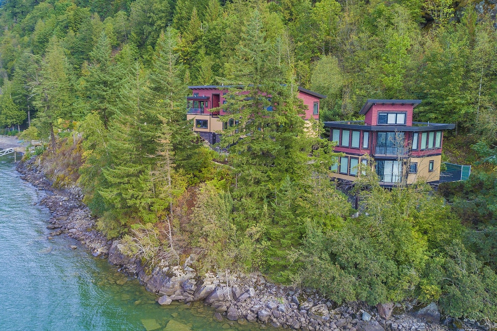 "The Lodge on Harrison Lake" Main Residence