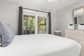 5 bedrooms, iron/ironing board, WiFi, bed sheets