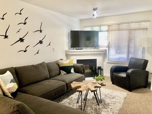 TV, fireplace, stereo