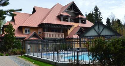 ¡Ubicación! ¡Ubicación! 2 dormitorios, 2 baños con piscina y jacuzzi<br>¡Recientemente renovado!