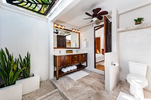 Dutxa, tovalloles, sabó i xampú 