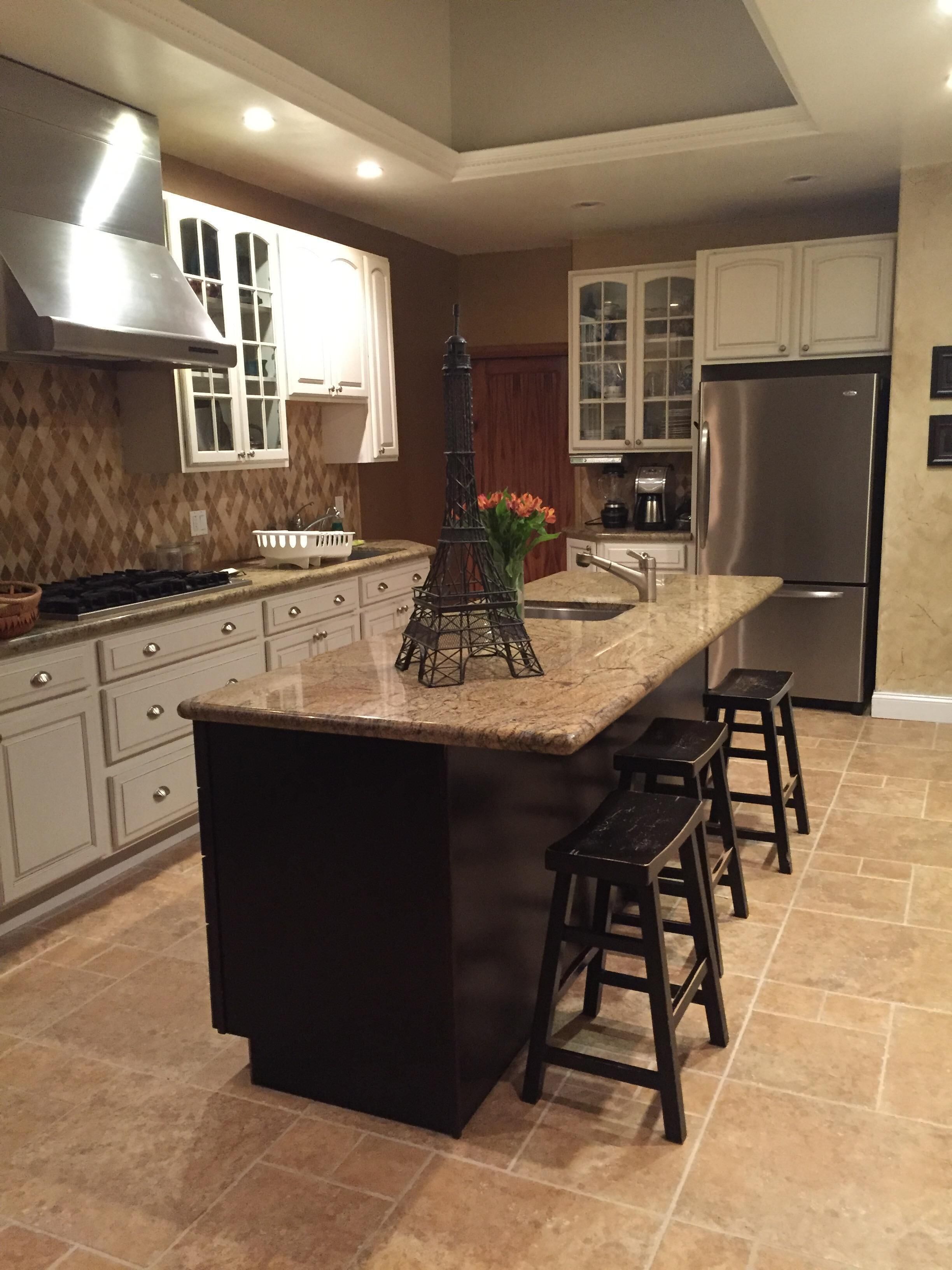 5 MINUTE WALK TO BUSES & BART