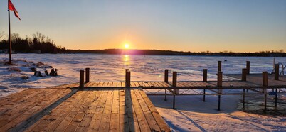 Fabulous waterfront 3bdRm+ & 2wshrm Cottage in Kawartha Lakes 430' deep Yard