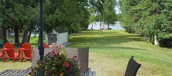 Fabulous waterfront 3bdRm+ 2Rm Family Cottage @Kawartha Lakes 430' Yard 2.5wshrm