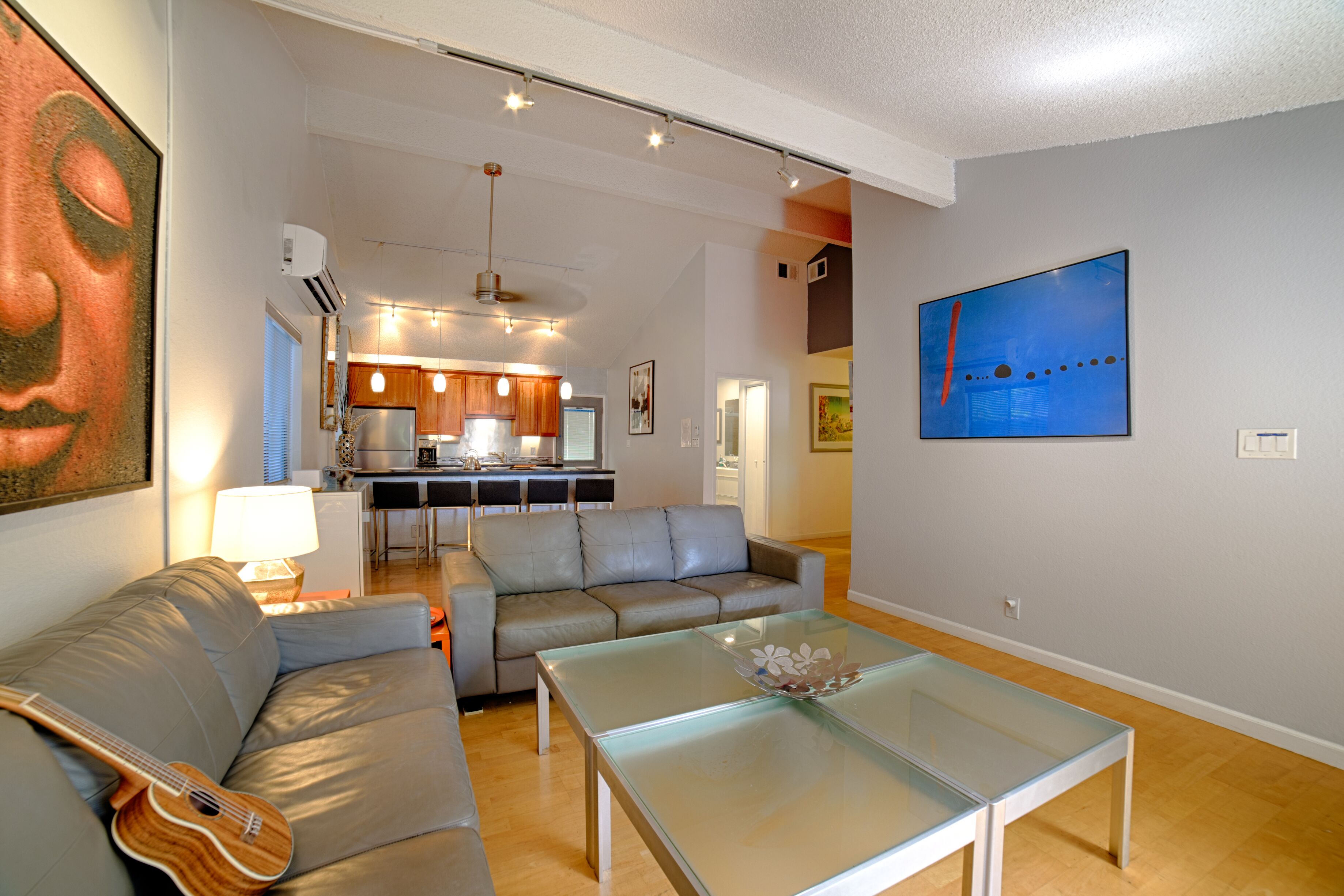 UPSCALE HOME FOR 6 -  GREAT YARD & ALL THE BEACH TOYS - Sleep On Maui House