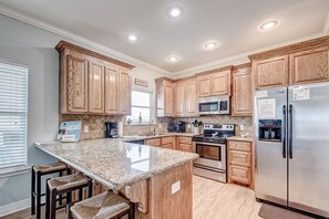 ثلاجة، ميكروويف، فرن، موقد طهي مسطح