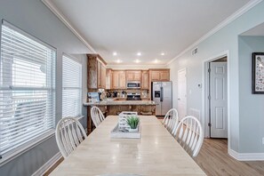 Dining - Oceanview- Beach Views-4 bedroom, 3 bath home that sleeps 14. (Crystal Beach)