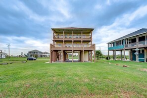 Exterior - Oceanview- Beach Views-4 bedroom, 3 bath home that sleeps 14. (Crystal Beach)