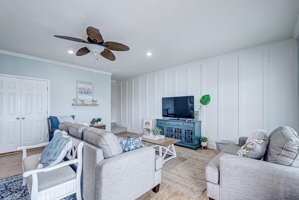 TV - Oceanview- Beach Views-4 bedroom, 3 bath home that sleeps 14. (Crystal Beach)