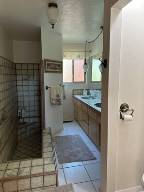Combined shower/bathtub, hair dryer, towels, soap