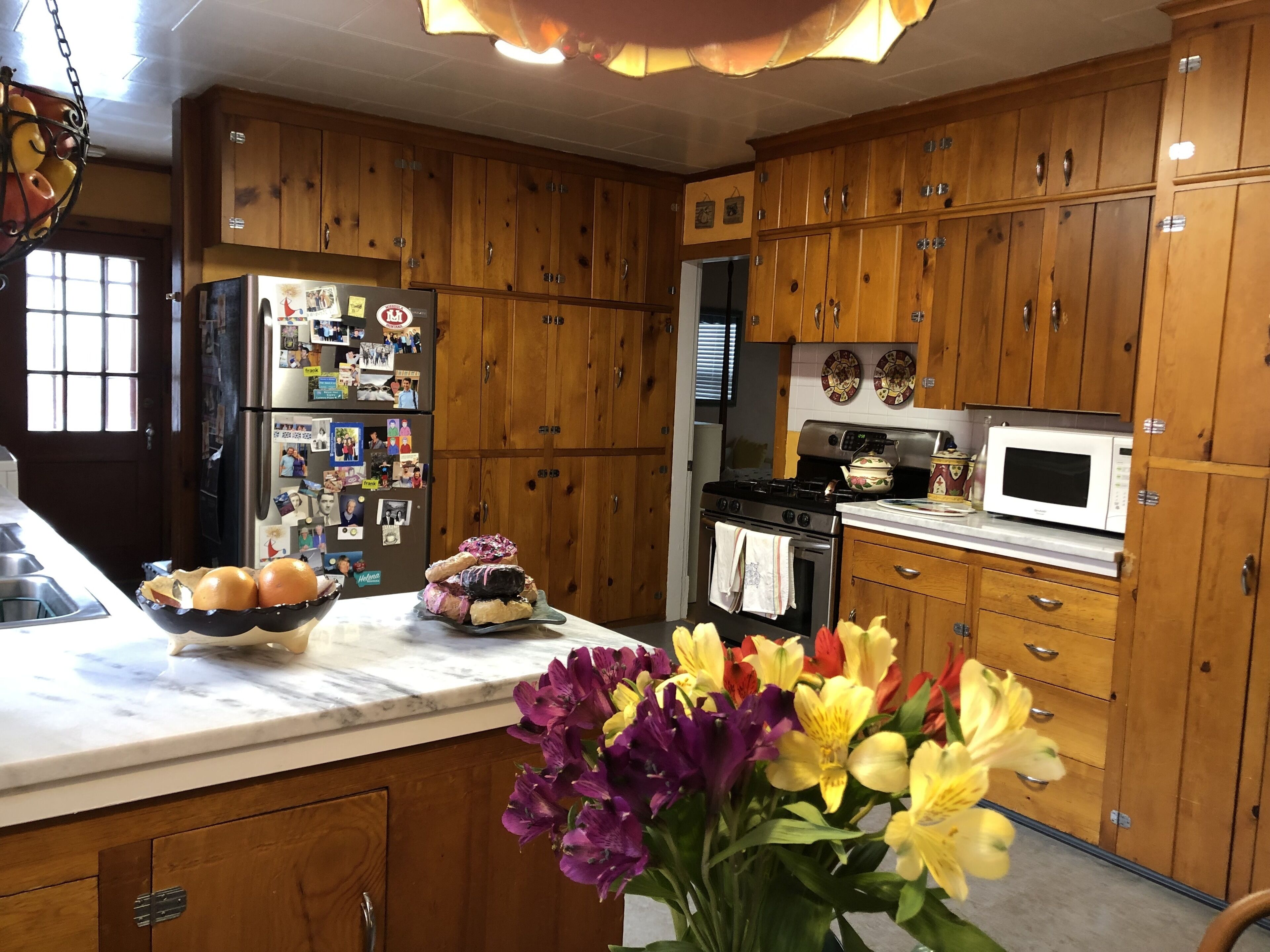 Beautiful Original Artwork Throughout A Quaint Centrally Located Helena Home