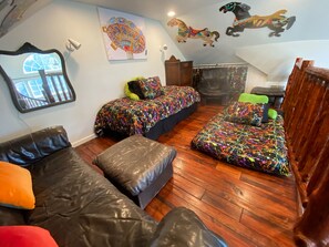 4 bedrooms, desk, iron/ironing board, free WiFi