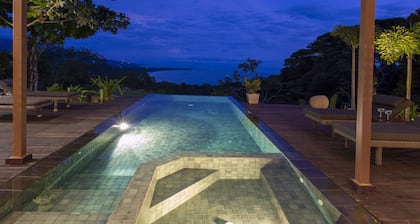 Lattice House-A Bit of Bali en Costa Rica en una reserva natural privada