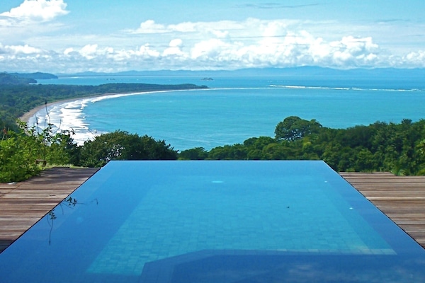 Views of the Whale's Tail and the coast all the way to the Osa. Turquoise days-