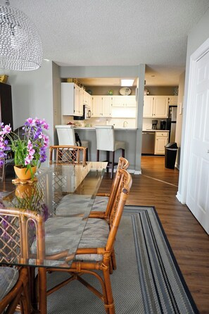 Dining - Pet-Friendly Ocean Front Condo-Balcony - Overlooking ocean. (Myrtle Beach)