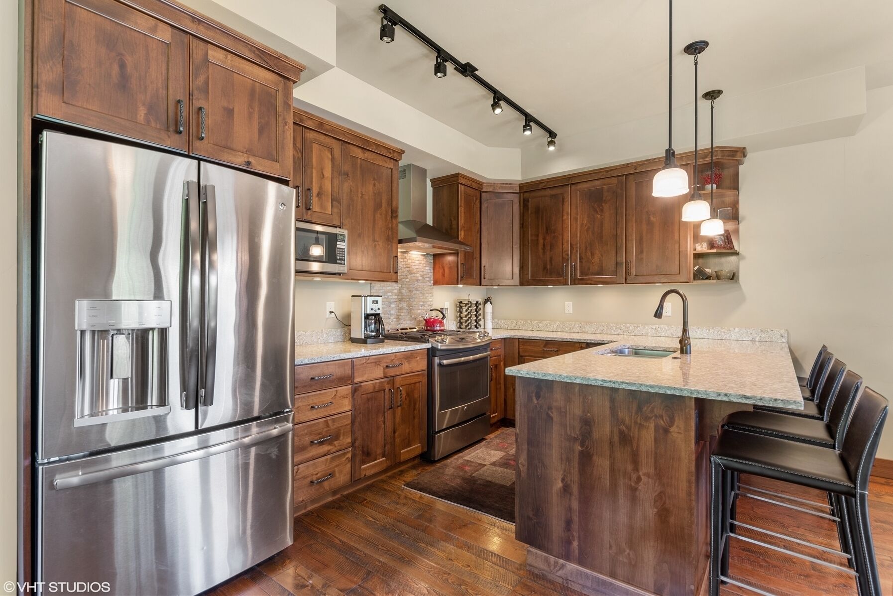 Landing A - River Front Townhouse w/ Private Hot Tub, Fire Pits & River Views!