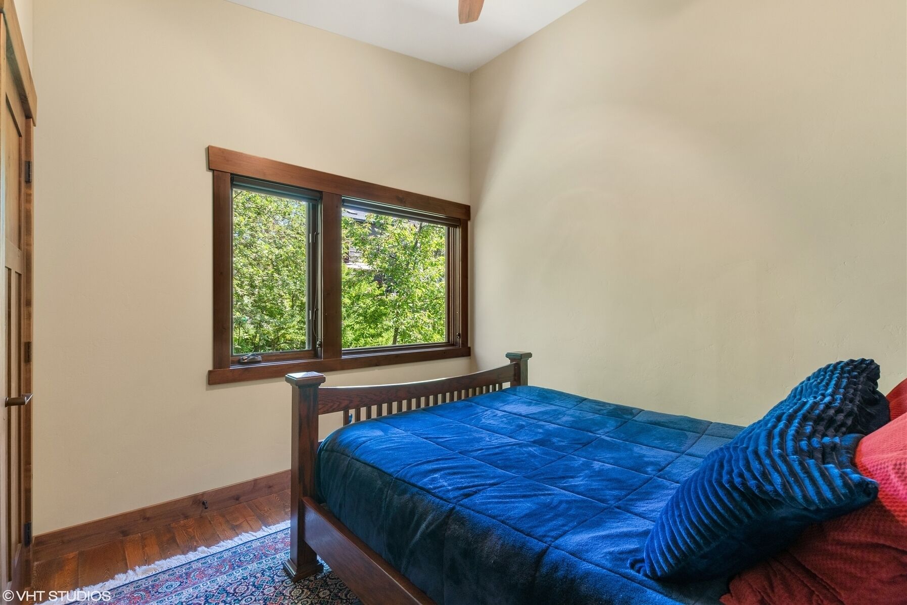 Landing A - River Front Townhouse w/ Private Hot Tub, Fire Pits & River Views!