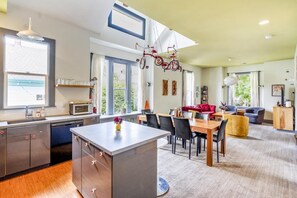 Interior - Thoughtfully Styled, Family- and Pet-Friendly Home in a Walkable Area (Portland)