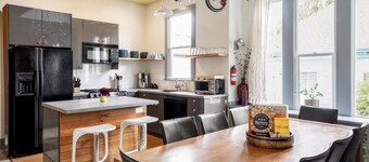 Increíble ubicación, decoración moderna, ideal para familias en Alberta Arts District.