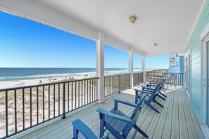 Property grounds - You'll love Seafoam! Beachfront. Pool. 6 BR, sleeps 18. Nice. (Gulf Shores)