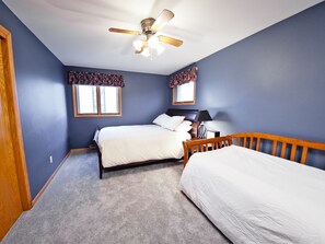 2 bedrooms, iron/ironing board, free WiFi, bed sheets