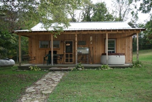 
Fern Creek Cabins @ New River Gorge, Secluded, White Water, Hiking, Hot Tub.