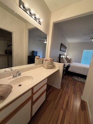 2 bedrooms, desk, iron/ironing board, travel cot