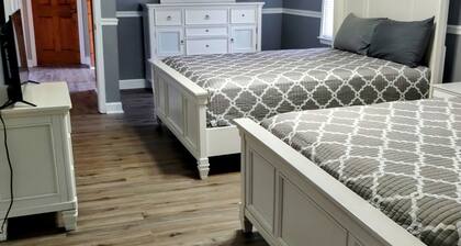 PRIVATE POOL - Family Fun 6BR 4 BA Complete Privacy on land!